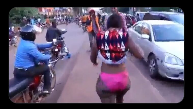 Video: For 800k Woman in Kampala walks nekkid