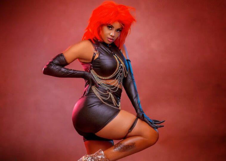 VIDEO: Upcoming musician Kako Shammy goes nekkid on stage