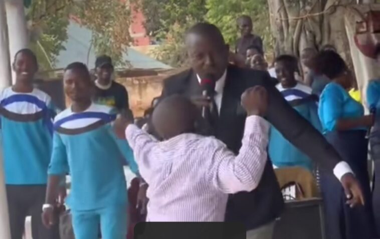 Video: Freestyle session at Bugingo’s church as pastor and flock go bonkers