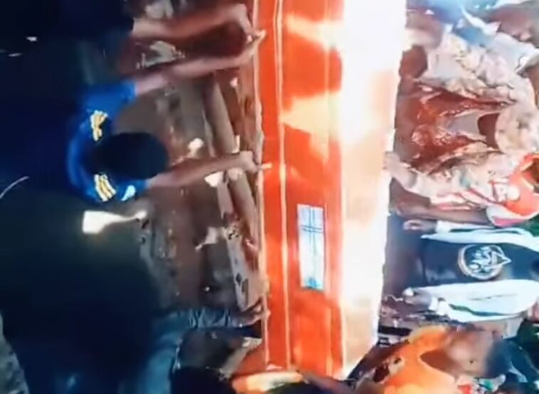 Video: Extract and remove the ‘juju you put on me- Dead body orders mourners