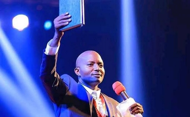 Video: Byuma-na, Mukama-na- Pr Bugingo preaches Kibandana style at his church