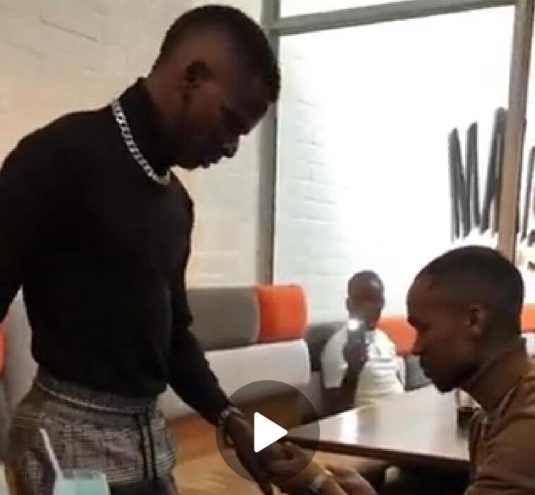 Video: World gone nuts! Watch teenage boys proposes to each other at famous Cafe
