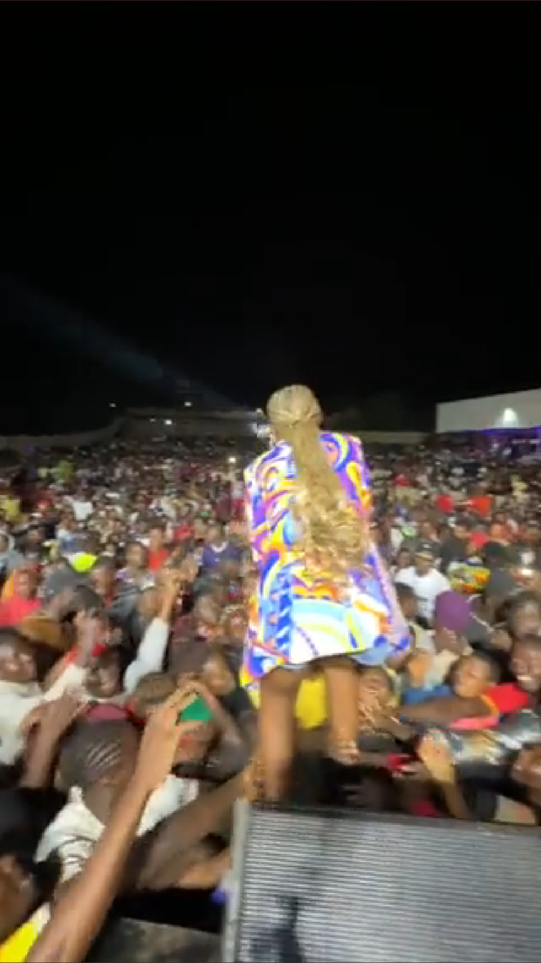 VIDEO: Watch fans kiss Spice Diana’s legs live on stage