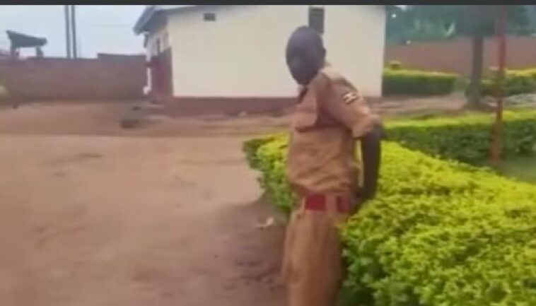 VIDEO: Watch Ugandan drunk prison officer struggle to walk at office