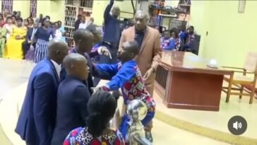 VIDEO: Pastor Kakande performs another bizarre fruit miracle