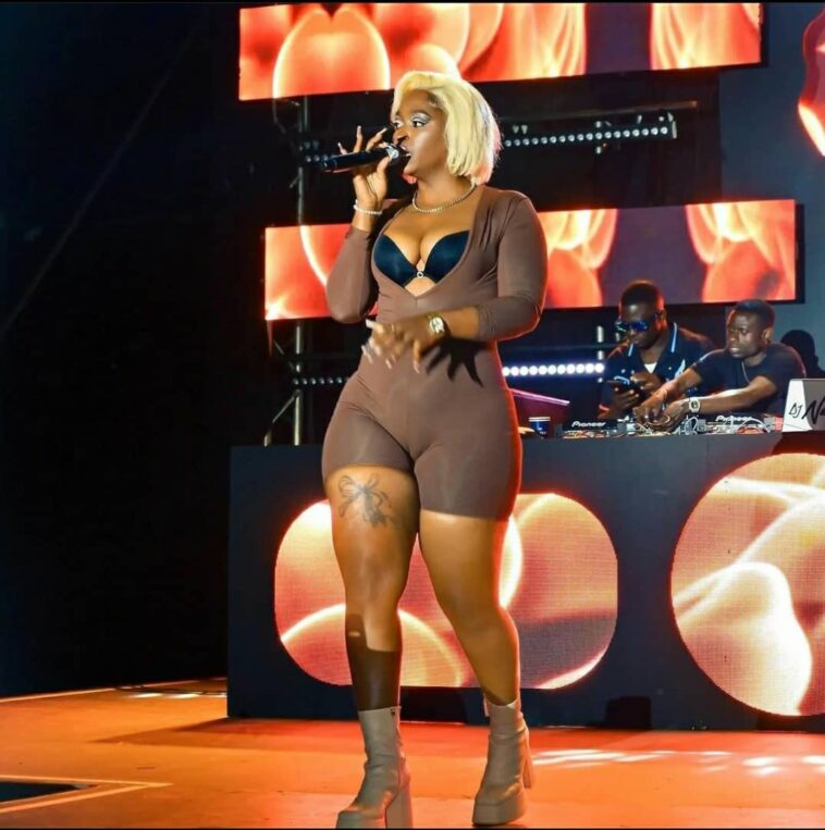 Photos: Winnie Nwagi shows her BWAGUGA map of Uganda while performing