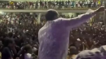 Video: Shocking miralces – Pastor Kayanja pours substances into believers