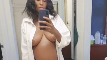 VIDEO: Watch Doreen Kabareebe nekkid in social media video as she shows off baby bump