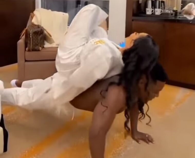 VIDEz: See how Zari puts Shakib in mood before they do OKWEPICHA VIDEz: See how Zari puts Shakib in mood before they do OKWEPICHA