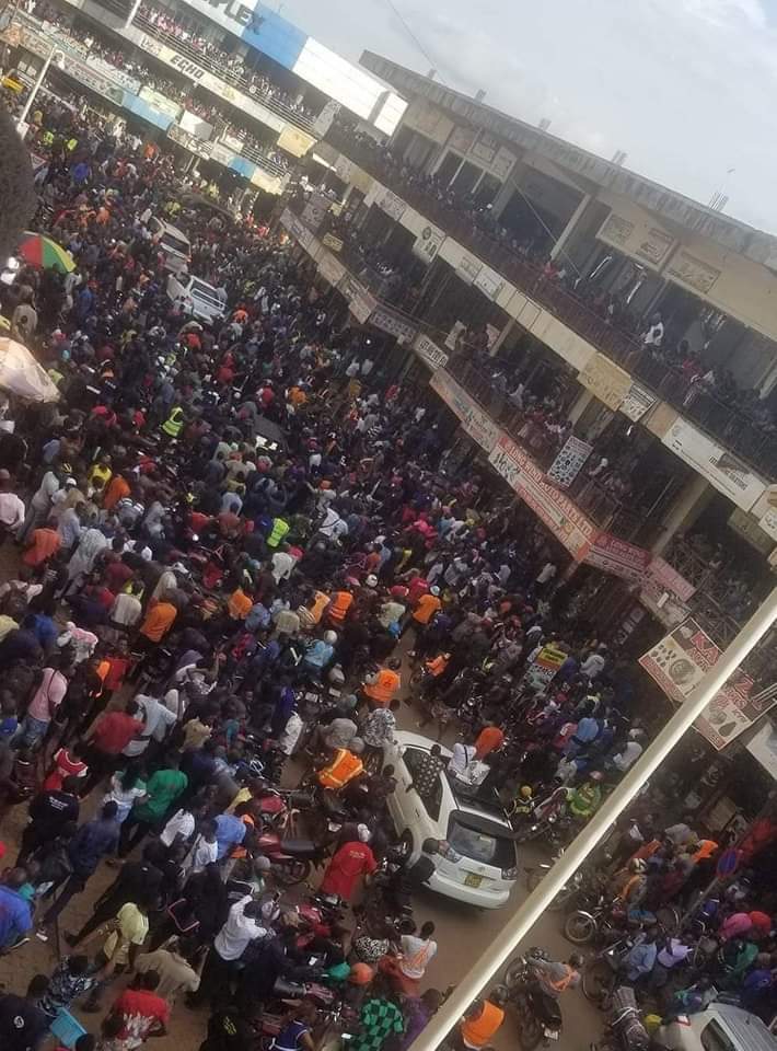 PHOTOS: See overwhelming number of Ugandans gather to see Alien Skin down town