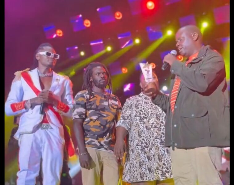 VIDEO: Gen Salim Saleh and Muhoozi Kainerugaba give Pallaso award and money