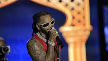 VIDEO: Diamond Platnumz outstanding performance at Comedy store