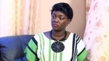 Video: Susan Makula trashes slay queens who take toilet mirror selfies