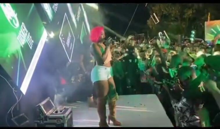 VIDEO: Winnie Nwagi back at it again, thumps up fan