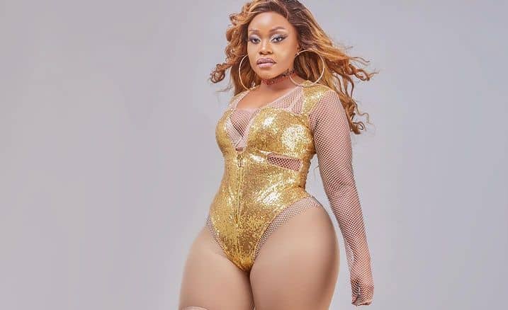 PHOTOS: Shakira Shakiraa goes topless