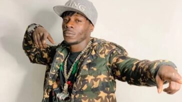 VIDEO: Alien Skin washed with wastes on stage