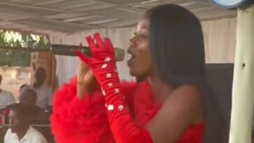 VIDEO: Singer Grace Khan gives her life to Pastor Bugingo