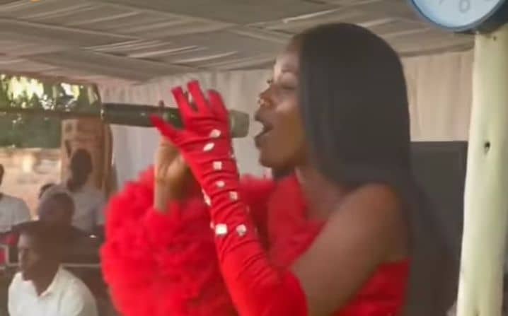 VIDEO: Singer Grace Khan gives her life to Pastor Bugingo