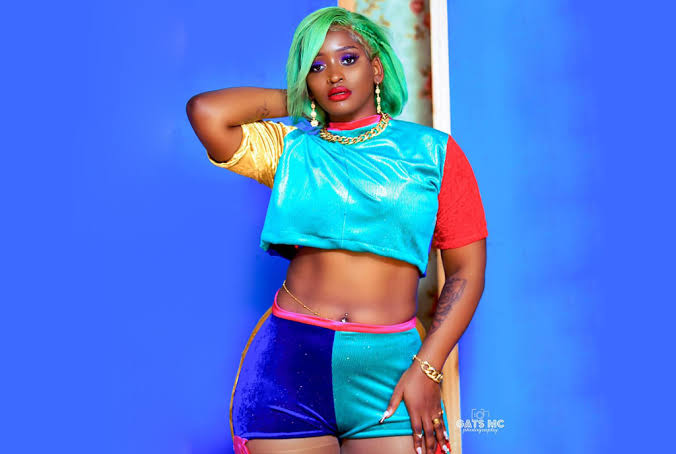 VIDEO: What is she doing? Fans left baffled by Winnie Nwagi’s mic antics